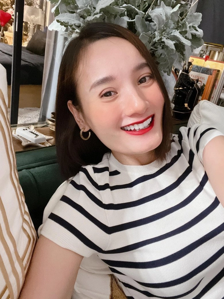 Chân dài cao nhất làng mẫu việt cười đẹp như hoa nhờ hạ xương hàm - 2