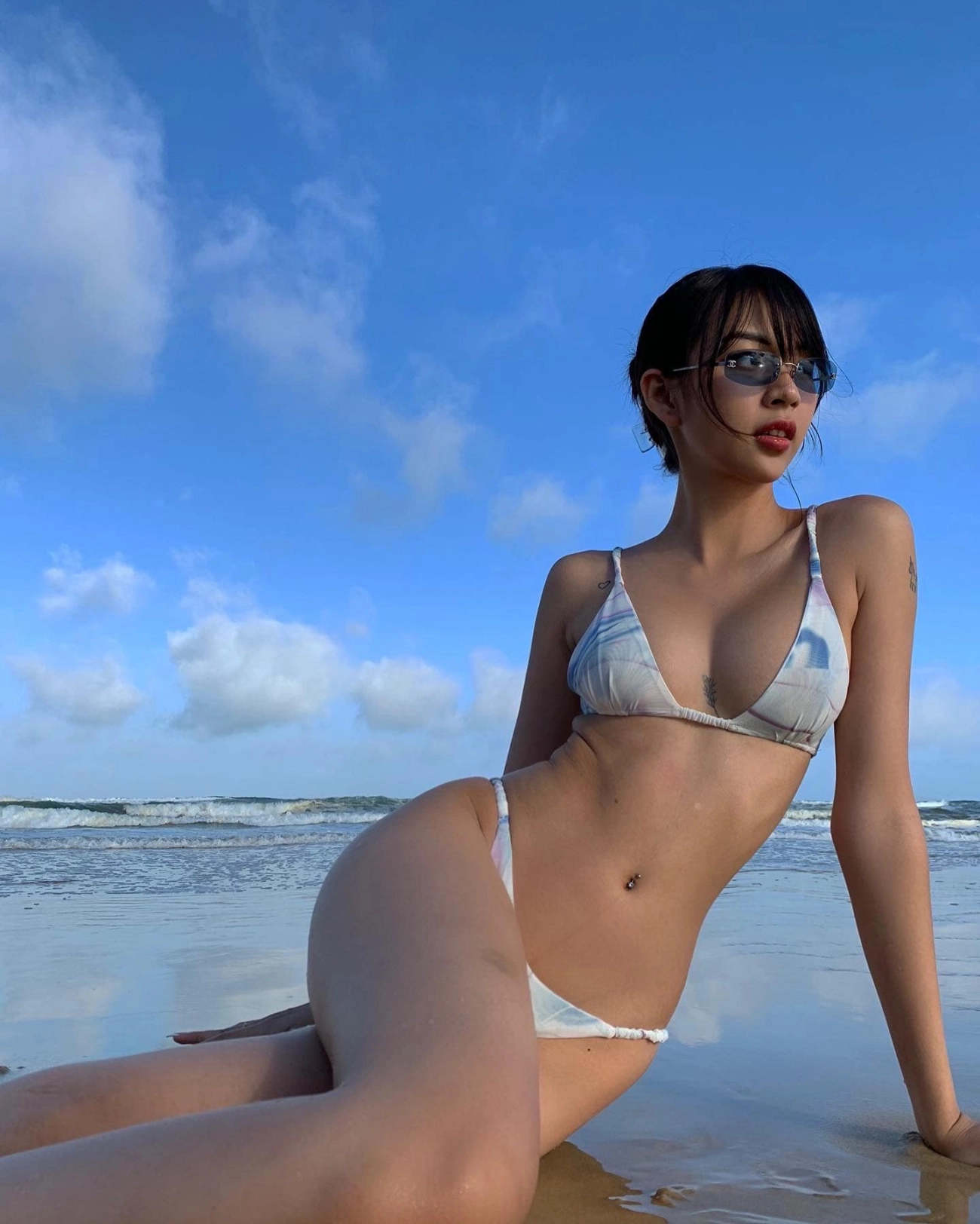 Chân dài đi hát bị vtv điểm danh nghiện mặc đồ xuyên thấu không ngại diện bikini hở bạo - 7