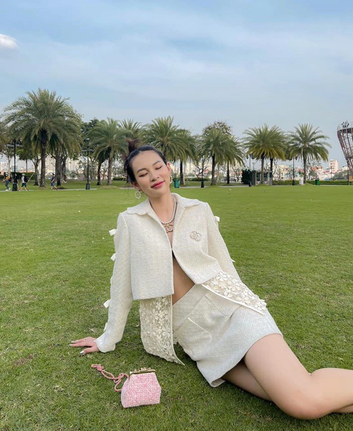 Chân dài đi hát bị vtv điểm danh nghiện mặc đồ xuyên thấu không ngại diện bikini hở bạo - 14