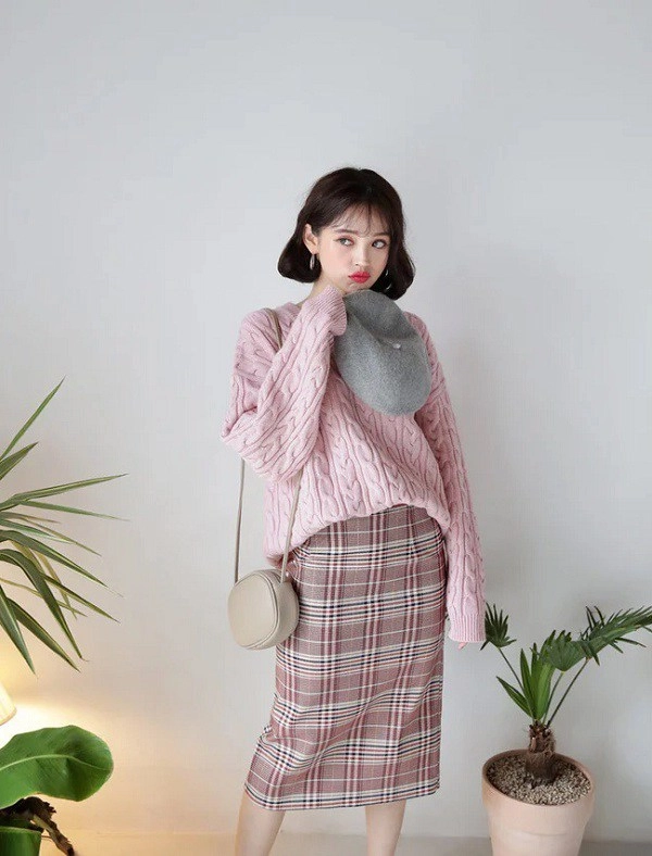 Chân váy lửng đúng là chân ái của nàng công sở có đến 7 cách diện vừa ấm vừa sang - 2