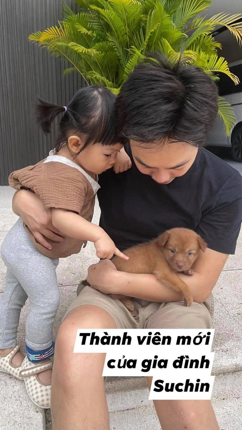 Chập chững biết đi thế lực nhí nhà cường đô la đã diện đồ tạo dáng cực chuyên nghiệp - 5