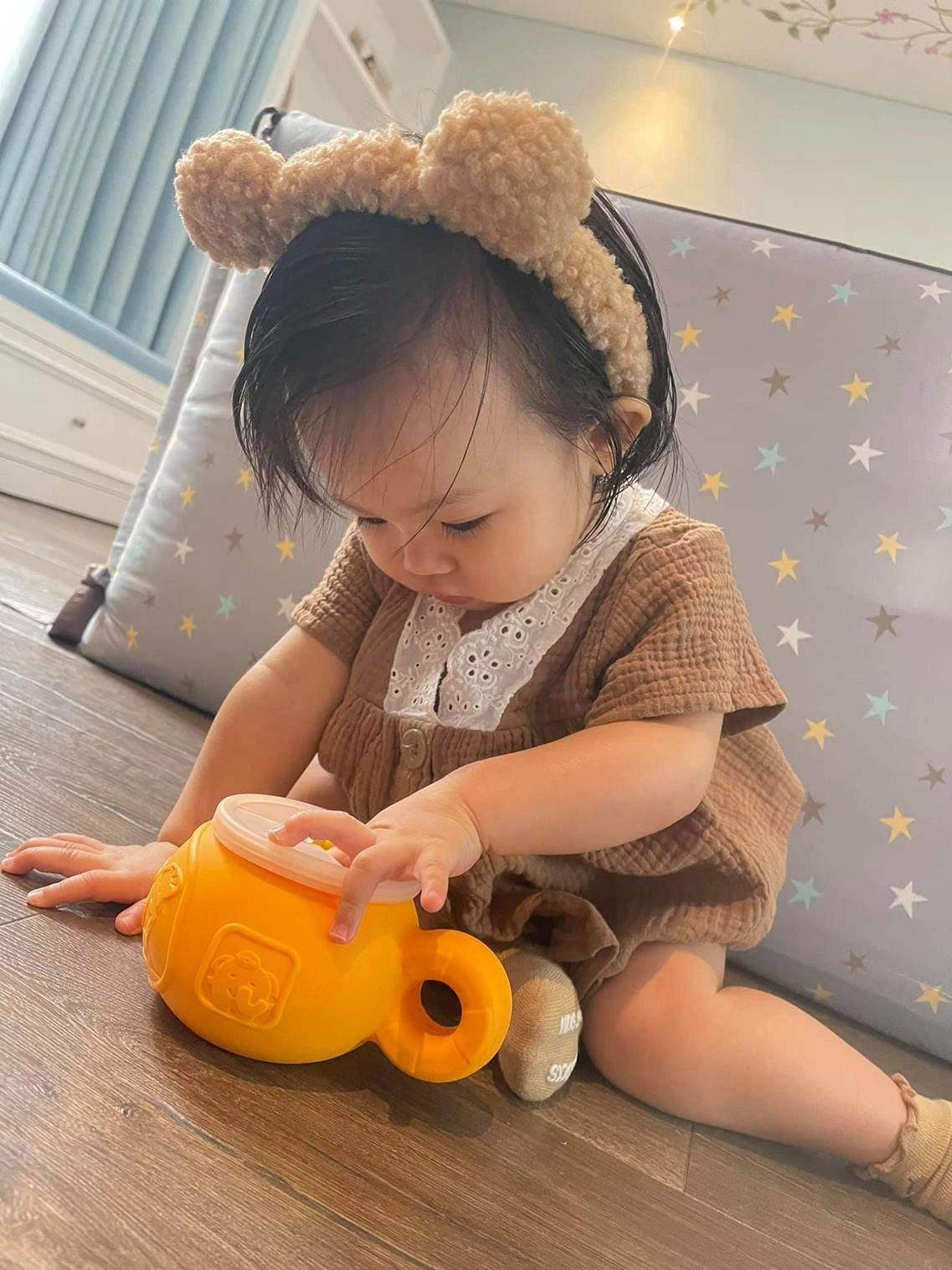 Chập chững biết đi thế lực nhí nhà cường đô la đã diện đồ tạo dáng cực chuyên nghiệp - 13
