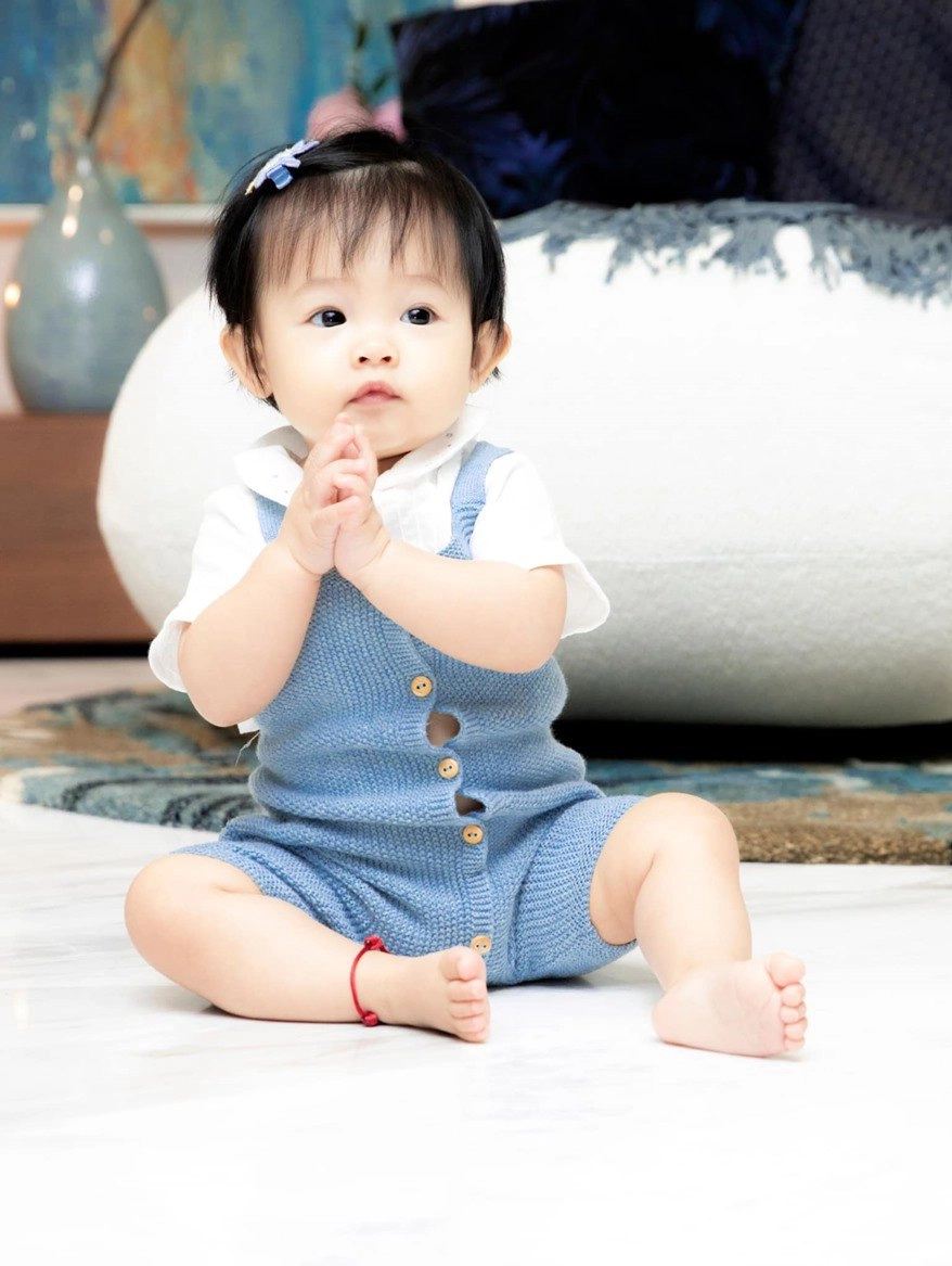 Chập chững biết đi thế lực nhí nhà cường đô la đã diện đồ tạo dáng cực chuyên nghiệp - 14