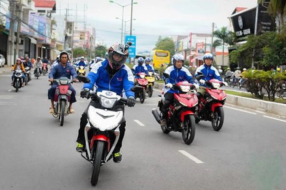 Chạy xe trong thành phố và những quy luật bất thành văn - 1