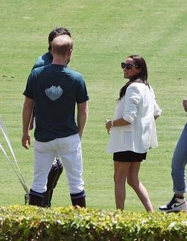Chỉ 1 chiếc quần cắt ngắn và áo mỏng manh meghan markle tạo bão hơn cả chị dâu - 6