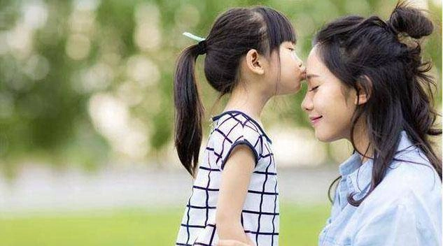 Chỉ 1 hành động nhỏ trên tàu điện nhưng ai cũng khen 2 đứa trẻ này được giáo dục tốt - 5