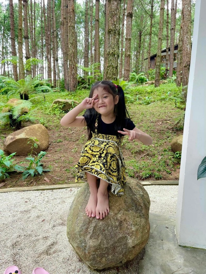 Chi 8 triệu mua váy cho con gái mặc đại gia đoàn di băng chụp hình không muốn đăng - 3