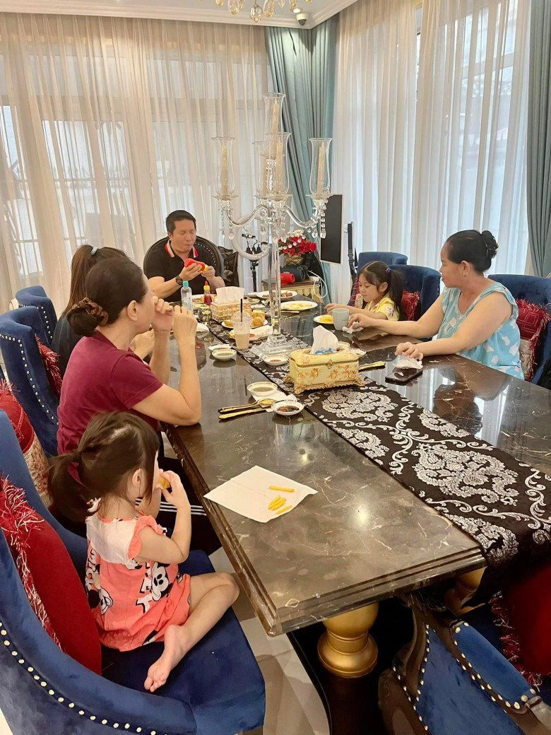 Chi 8 triệu mua váy cho con gái mặc đại gia đoàn di băng chụp hình không muốn đăng - 5