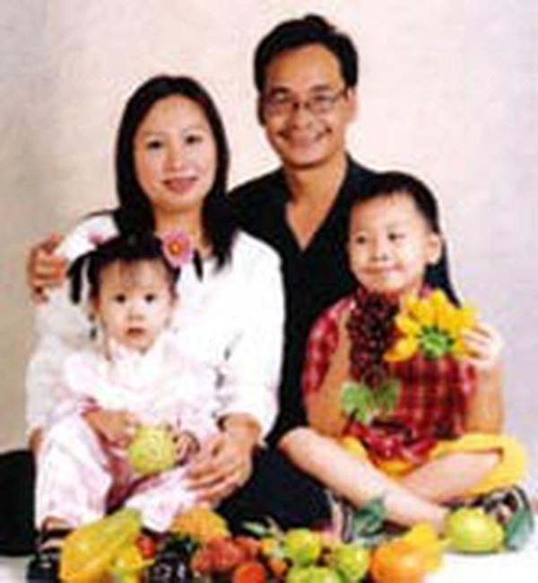 Chi cục trưởng có con gái sáng ngoan hiền tối lên bar hôn nhân viên mãn bên vợ và 2 con - 4