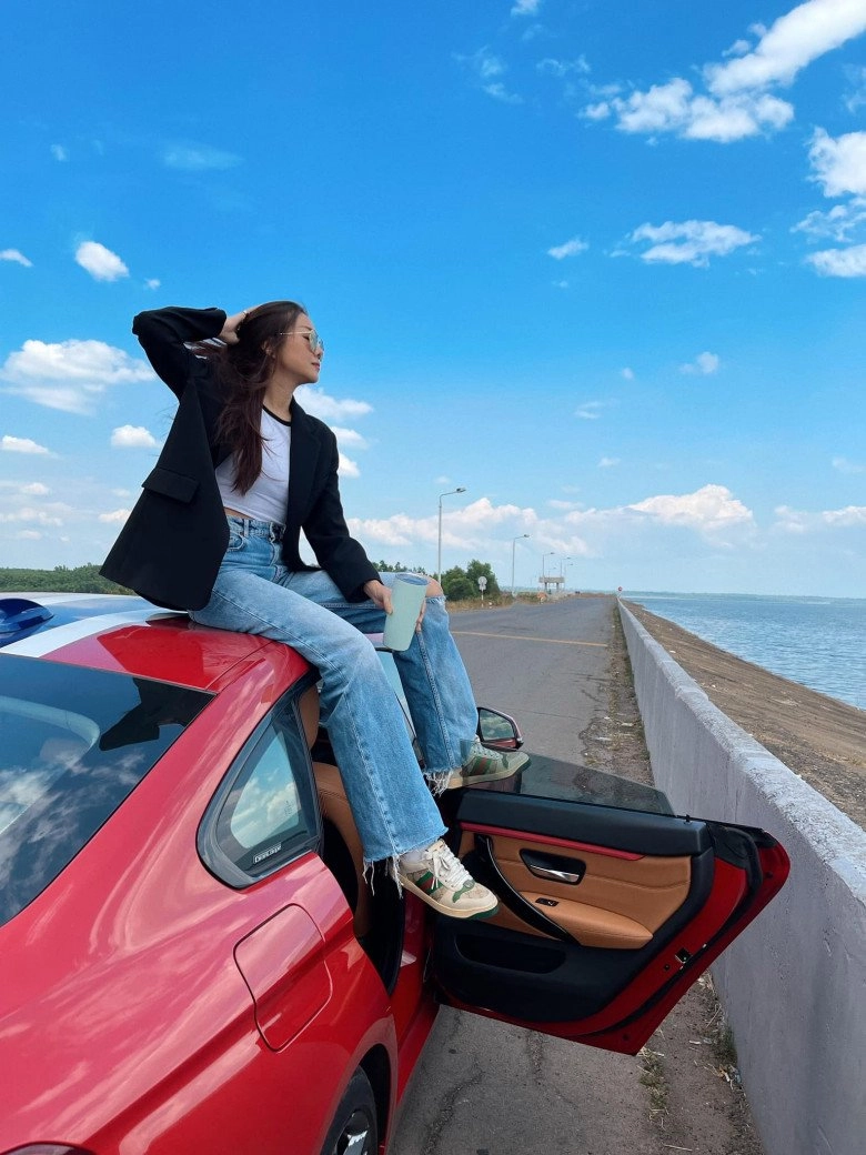 Chị đại làng mẫu thanh hằng đi biển diện siêu bạo khác hẳn hình ảnh menswear ngày thường - 8