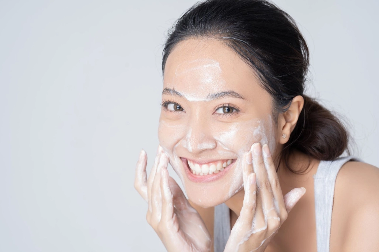 Chị em đã biết tuyệt chiêu chăm sóc da khi vào mùa mưa chưa - 2