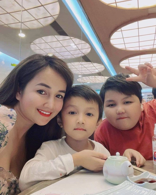 Chị gái u40tác thành cho trường giang nhã phương làm mẹ 2 con vừa giàu lại xinh - 10