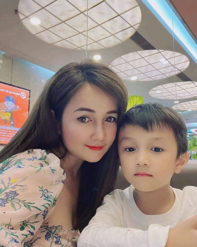 Chị gái u40tác thành cho trường giang nhã phương làm mẹ 2 con vừa giàu lại xinh - 12