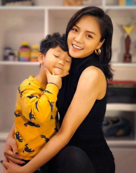 Chí nhân khoe ảnh thân thiết với con trai sau ly hôn thu quỳnh cậu nhóc ra dáng thanh niên - 6