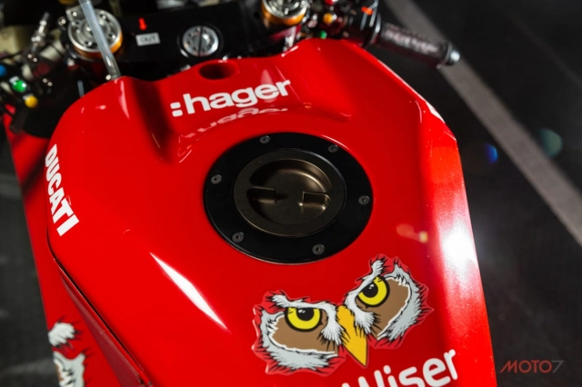 Chi tiết ducati panigale v4 r sức mạnh 240 hp của tay đua scott redding - 27