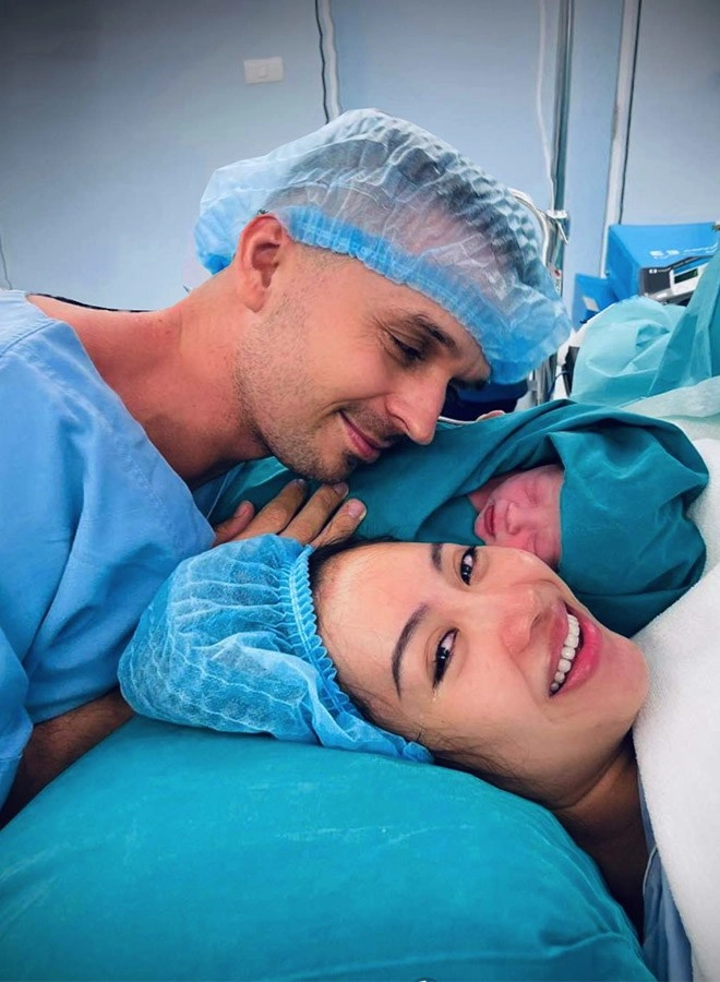 Chia tay cơ trưởng tiếp viên hàng không lấy giám đốc tây trên chuyến bay nghỉ việc đẻ 2 con - 9