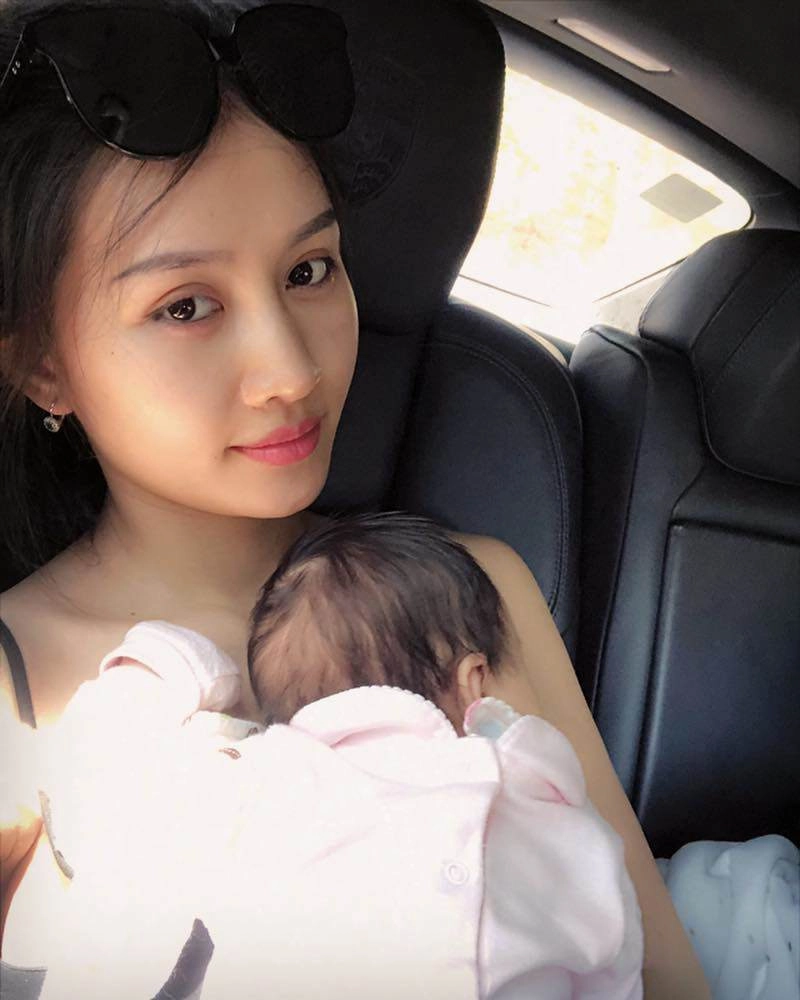 Chia tay cơ trưởng tiếp viên hàng không lấy giám đốc tây trên chuyến bay nghỉ việc đẻ 2 con - 12