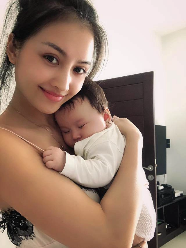 Chia tay cơ trưởng tiếp viên hàng không lấy giám đốc tây trên chuyến bay nghỉ việc đẻ 2 con - 13