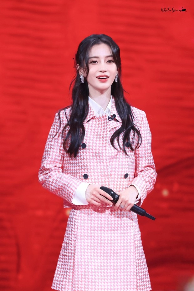 Chia tay huỳnh hiểu minh angela baby vẫn xinh như tiên tuổi 33 chân vẫn như gái son - 8