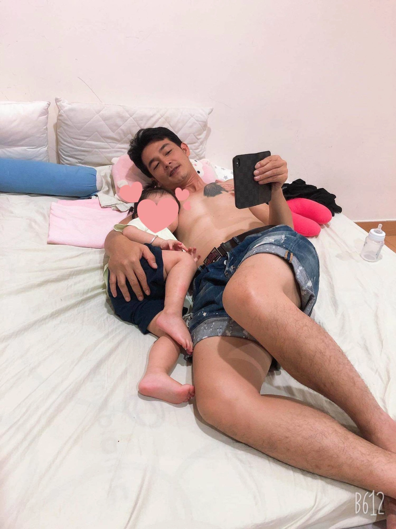Chia tay nhưng quách ngọc ngoan đăng ảnh cởi trần bế con ở nhà phượng chanel - 4