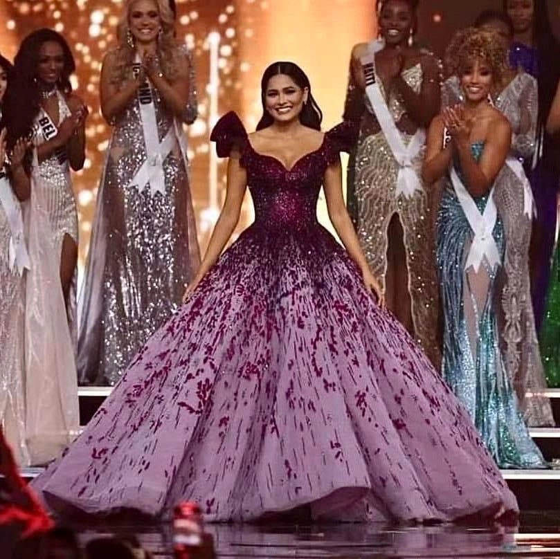 Chiếc đầm của đương kim miss universe như nuốt chửng tân hoa hậu phạm hương liền bị gọi - 1