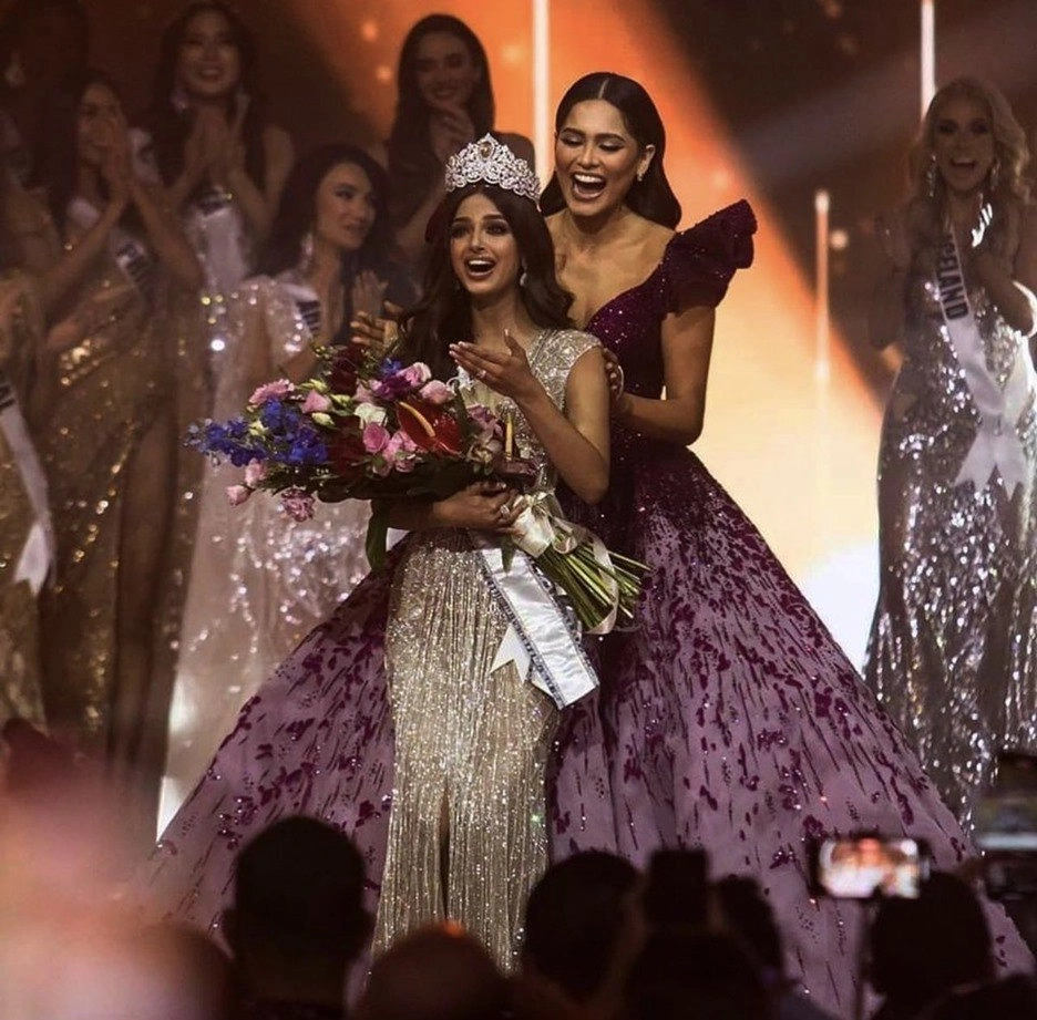 Chiếc đầm của đương kim miss universe như nuốt chửng tân hoa hậu phạm hương liền bị gọi - 4