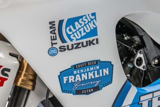 Chiêm ngưỡng suzuki gsx-r750 srad độ của team classic suzuki - 15