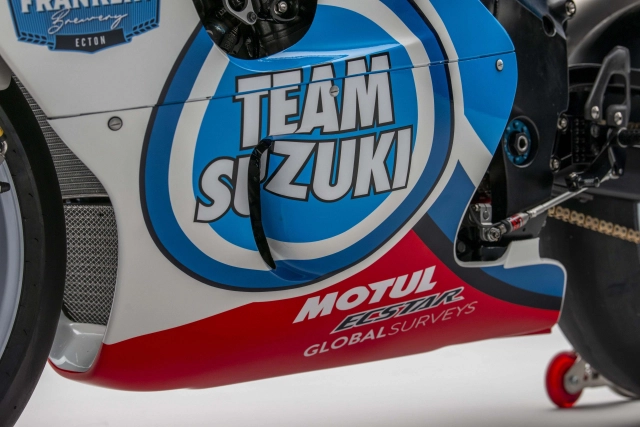 Chiêm ngưỡng suzuki gsx-r750 srad độ của team classic suzuki - 16