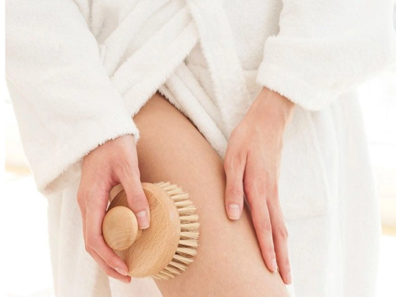Chiêu làm đẹp diệu kỳ bằng lược khó tin nhưng chải đến đâu da láng mịn trắng hồng tới đó - 1