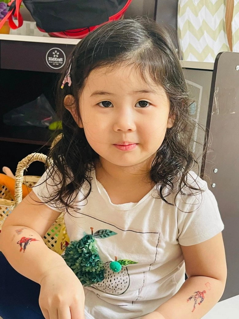 Chờ 10 năm mới có con thứ 2 thân thúy hà sinh con chật vật ở mỹ giờ có cô bé đáng yêu - 7