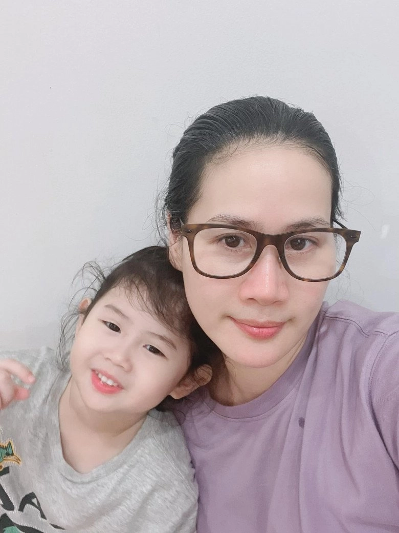Chờ 10 năm mới có con thứ 2 thân thúy hà sinh con chật vật ở mỹ giờ có cô bé đáng yêu - 9