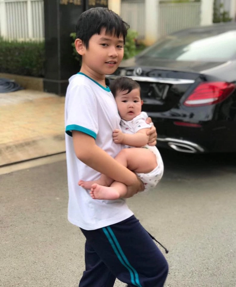 Chờ 10 năm mới có con thứ 2 thân thúy hà sinh con chật vật ở mỹ giờ có cô bé đáng yêu - 11