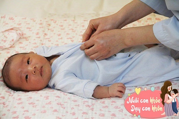 Chọn quần áo mùa hè cho con mẹ tuân thủ nguyên tắc 3 ấm 2 mát bé không ốm vặt - 3