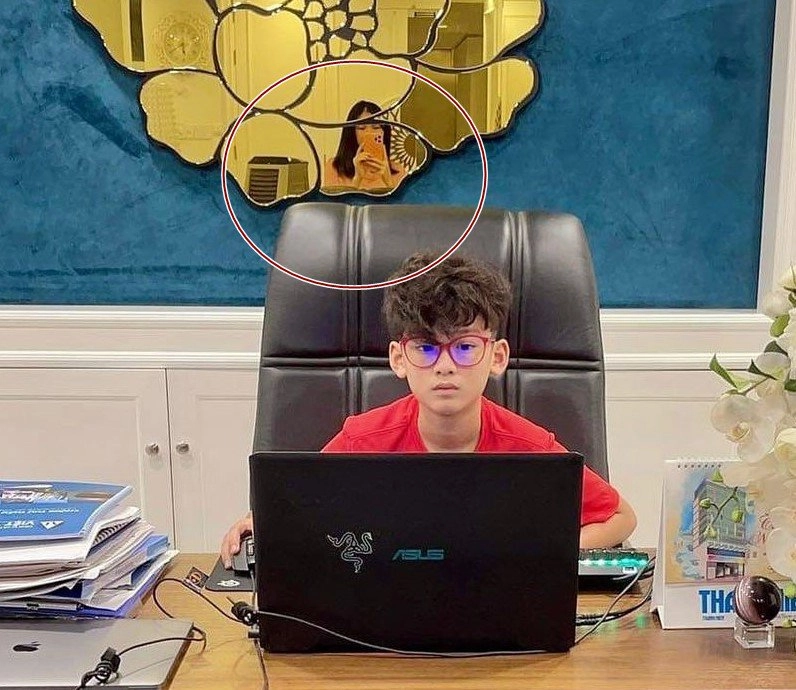 Chồng cũ lệ quyên khoe ảnh con trai nhưng người phụ nữ phản chiếu qua gương mới gây chú ý - 3