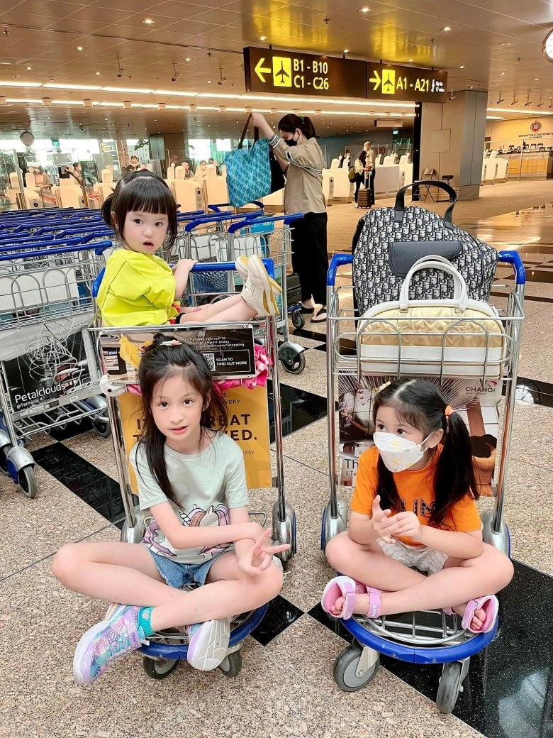 Chồng đại gia đoàn di băng tâm sự khi là người đàn ông duy nhất trong nhà 3 con gái - 1