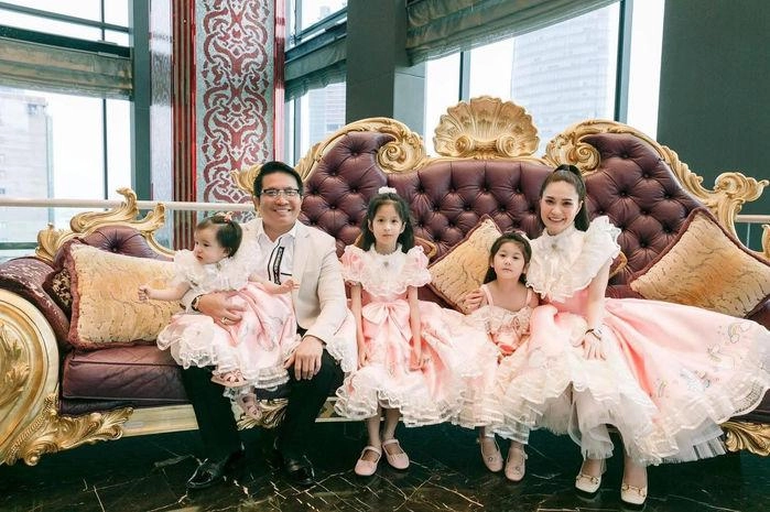 Chồng đại gia đoàn di băng tâm sự khi là người đàn ông duy nhất trong nhà 3 con gái - 9