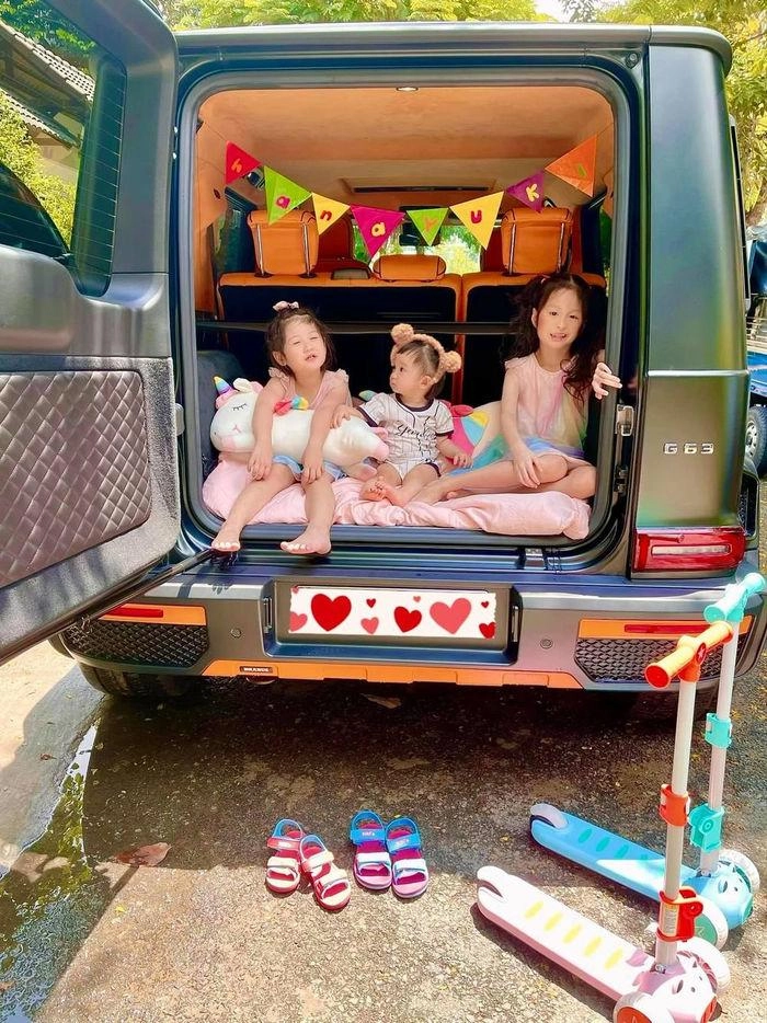 Chồng đại gia đoàn di băng tâm sự khi là người đàn ông duy nhất trong nhà 3 con gái - 13