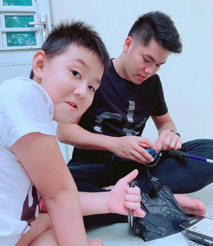 Chồng trẻ kém 7 tuổi cưng chiều lê phương dạy con riêng của vợ học bài quá tình cảm - 12