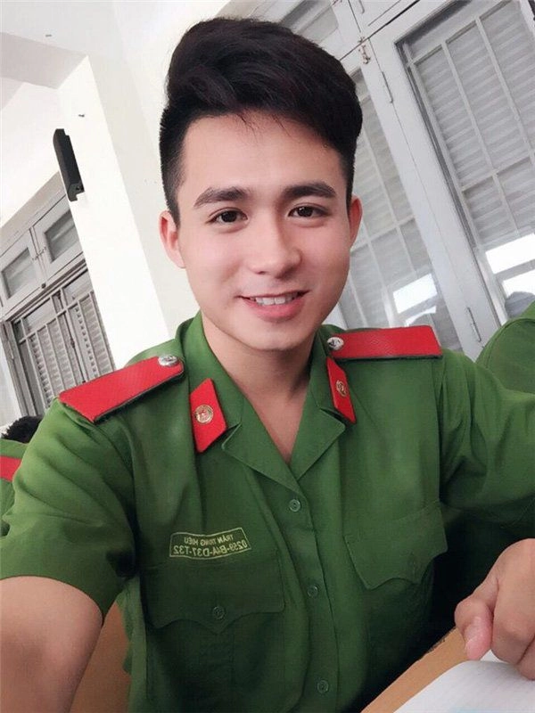 Chú công an chiếm sóng vtv vì quá đẹp trai vợ là top 10 hoa hậu việt nam con trai hot hơn bố - 3
