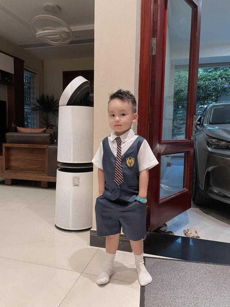 Chú công an chiếm sóng vtv vì quá đẹp trai vợ là top 10 hoa hậu việt nam con trai hot hơn bố - 9