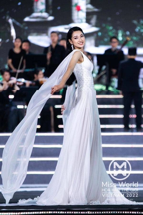 Chung kết miss world vietnam 2022 nam em bị tuột quai váy phương linh suýt vồ ếch - 2