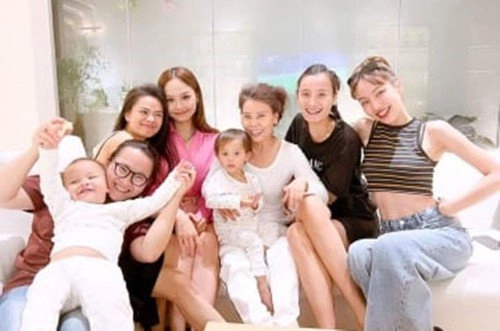 Chụp ảnh cùng dàn mỹ nhân việt leon nhà hồ ngọc hà cười nhếch mép đáng yêu biết nói tên lê thí - 2