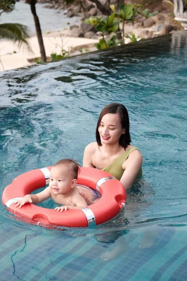 Chụp ảnh cùng dàn mỹ nhân việt leon nhà hồ ngọc hà cười nhếch mép đáng yêu biết nói tên lê thí - 7