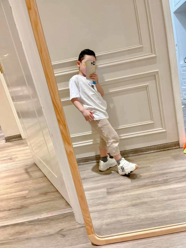 Chụp ảnh ở tàu điện trên cao hn ly kute được khen khéo nuôi con trai cao vượt trội - 9