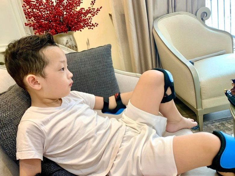 Chụp ảnh ở tàu điện trên cao hn ly kute được khen khéo nuôi con trai cao vượt trội - 12