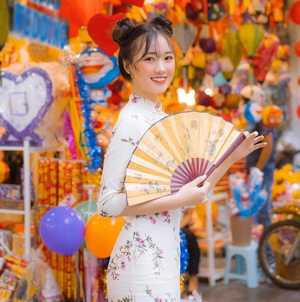 Chụp hình với đèn lồng dịp trung thu nàng nên mặc gì để có những bức ảnh triệu like - 2