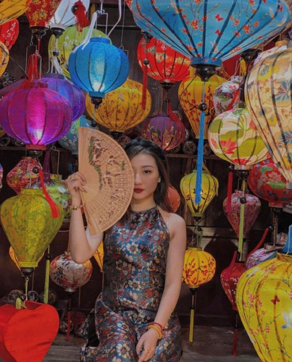 Chụp hình với đèn lồng dịp trung thu nàng nên mặc gì để có những bức ảnh triệu like - 4