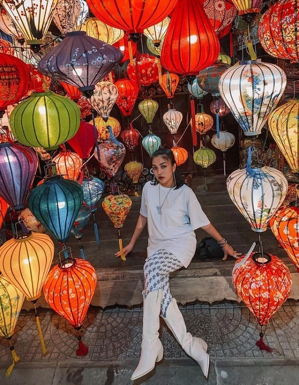 Chụp hình với đèn lồng dịp trung thu nàng nên mặc gì để có những bức ảnh triệu like - 9