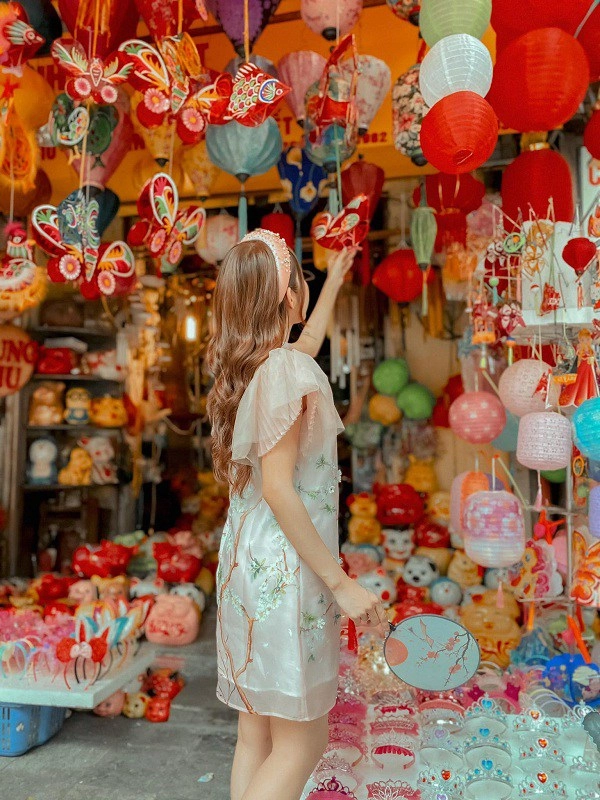 Chụp hình với đèn lồng dịp trung thu nàng nên mặc gì để có những bức ảnh triệu like - 10