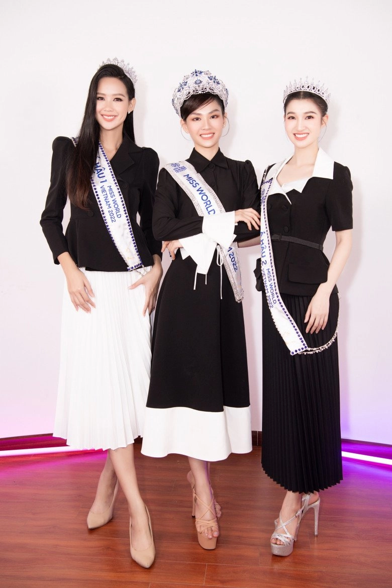 Chuyện váy áo của top 3 miss world vietnam 2022 sau đăng quang lộng lẫy chỉn chu đồng điệu - 1